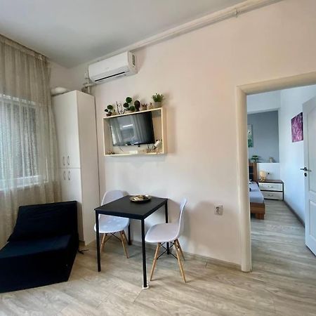 Grey Old Town Ultracentral Bucureşti Ngoại thất bức ảnh