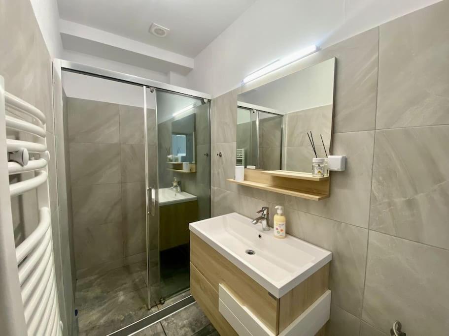 Grey Old Town Ultracentral Bucureşti Ngoại thất bức ảnh