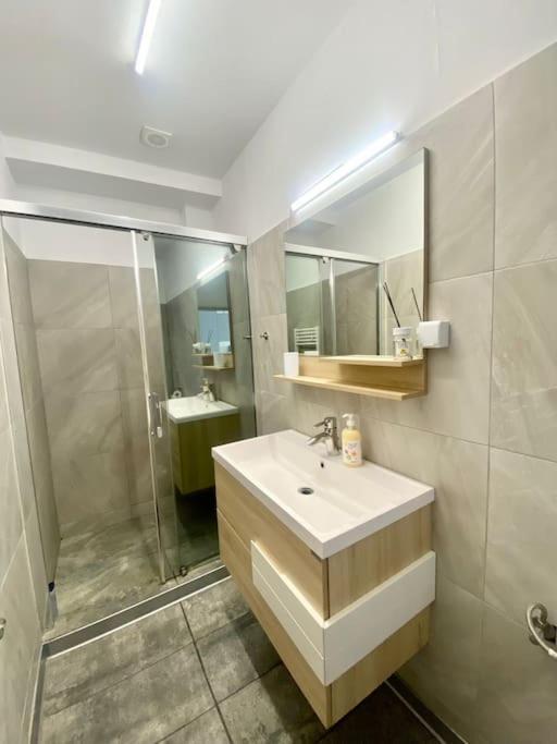 Grey Old Town Ultracentral Bucureşti Ngoại thất bức ảnh